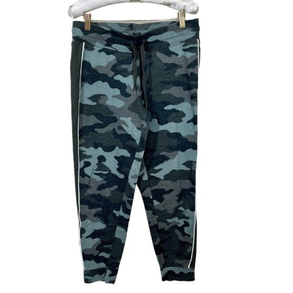 Aeropostale green camo sweatpants with drawstring size M